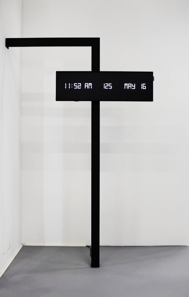 2016 – 2017, monitor smart signage Samsung SH37F 37”, cavo alimentazione, ferro zincato con verniciatura a polvere, 220 x 155 x 6,5 cm, ph Elena Genco