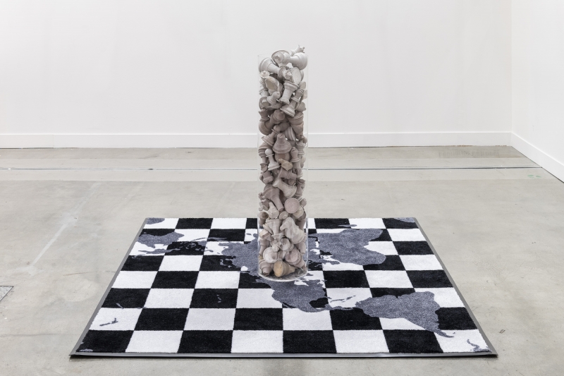 Global WARming, 2024. Synthetic carpet, concrete and plexiglass, cm 170 x 170 x 110